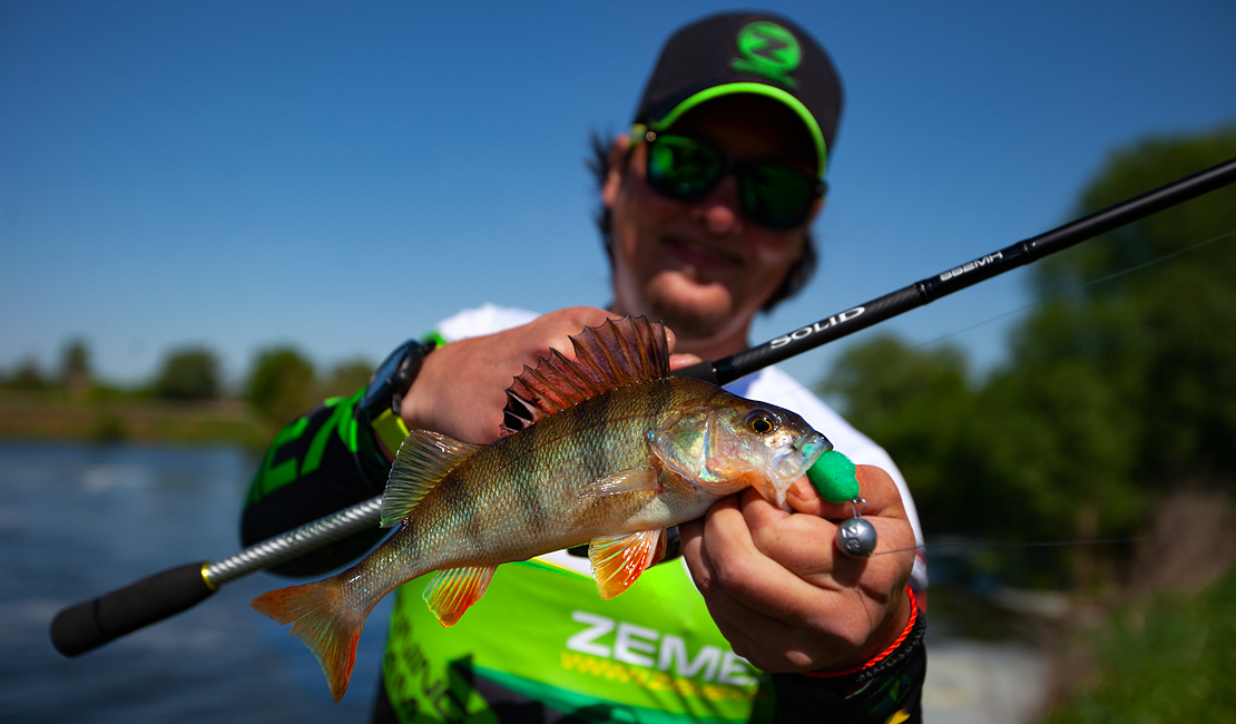 Shore jig fishing-classic style